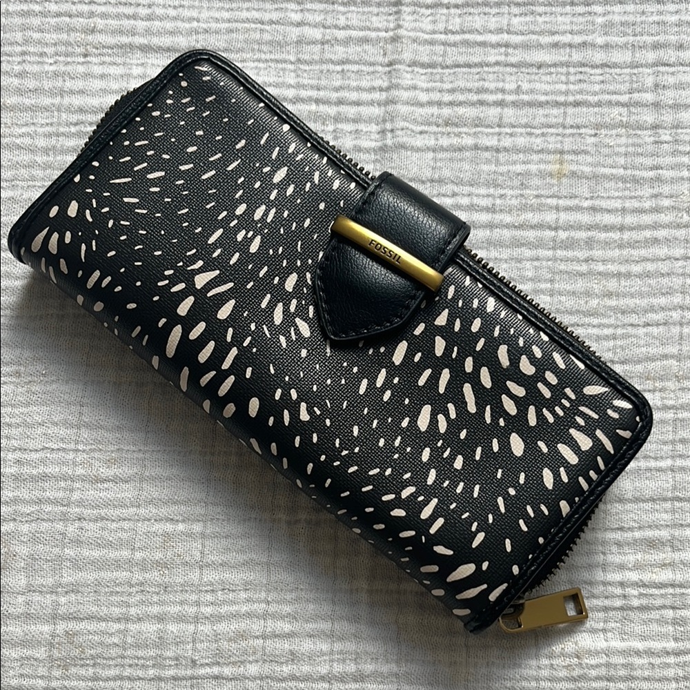 NWT Fossil Black Cheetah Bryce Clutch